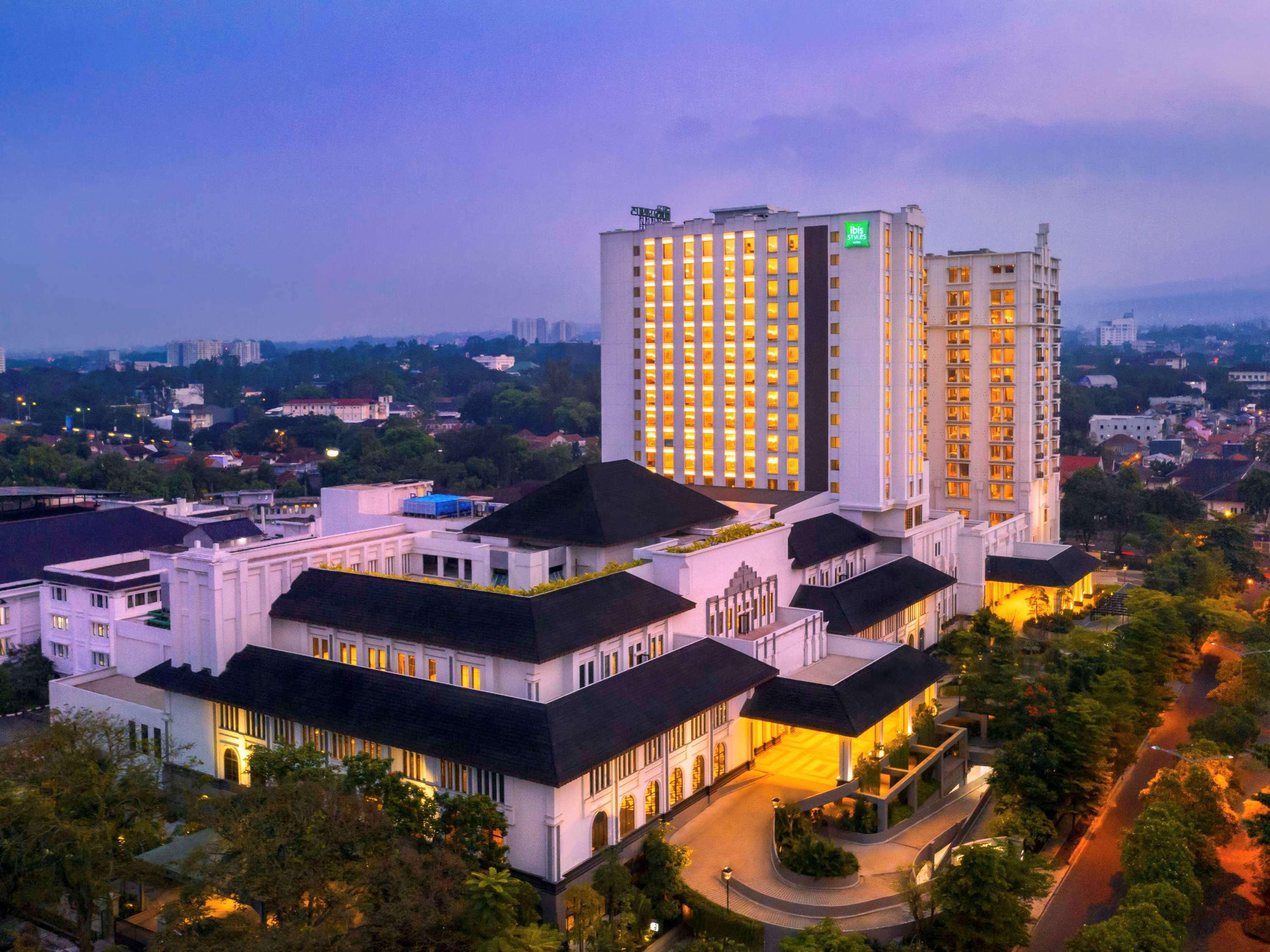 Ibis Styles Bandung Grand Central Екстериор снимка