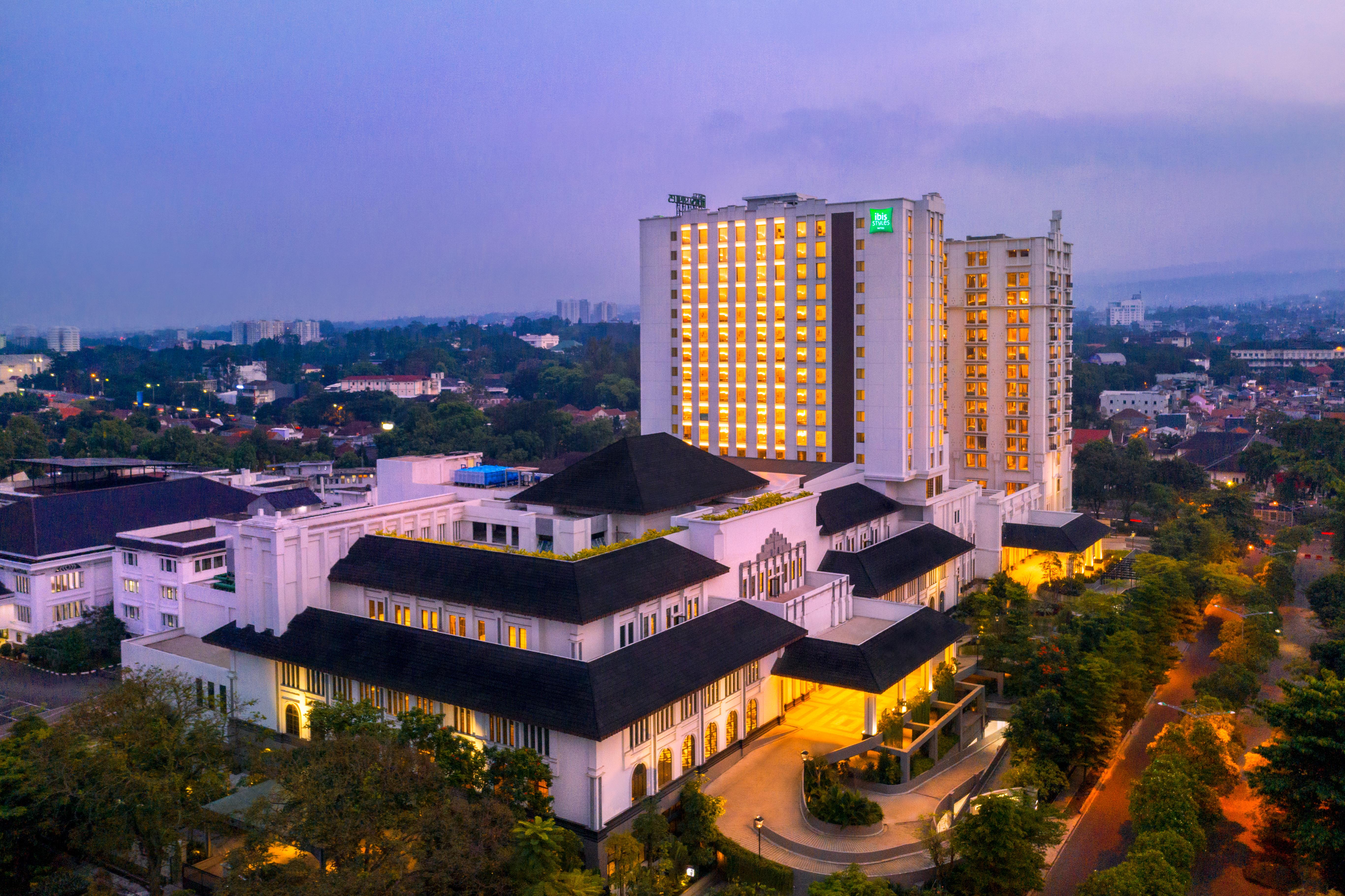 Ibis Styles Bandung Grand Central Екстериор снимка